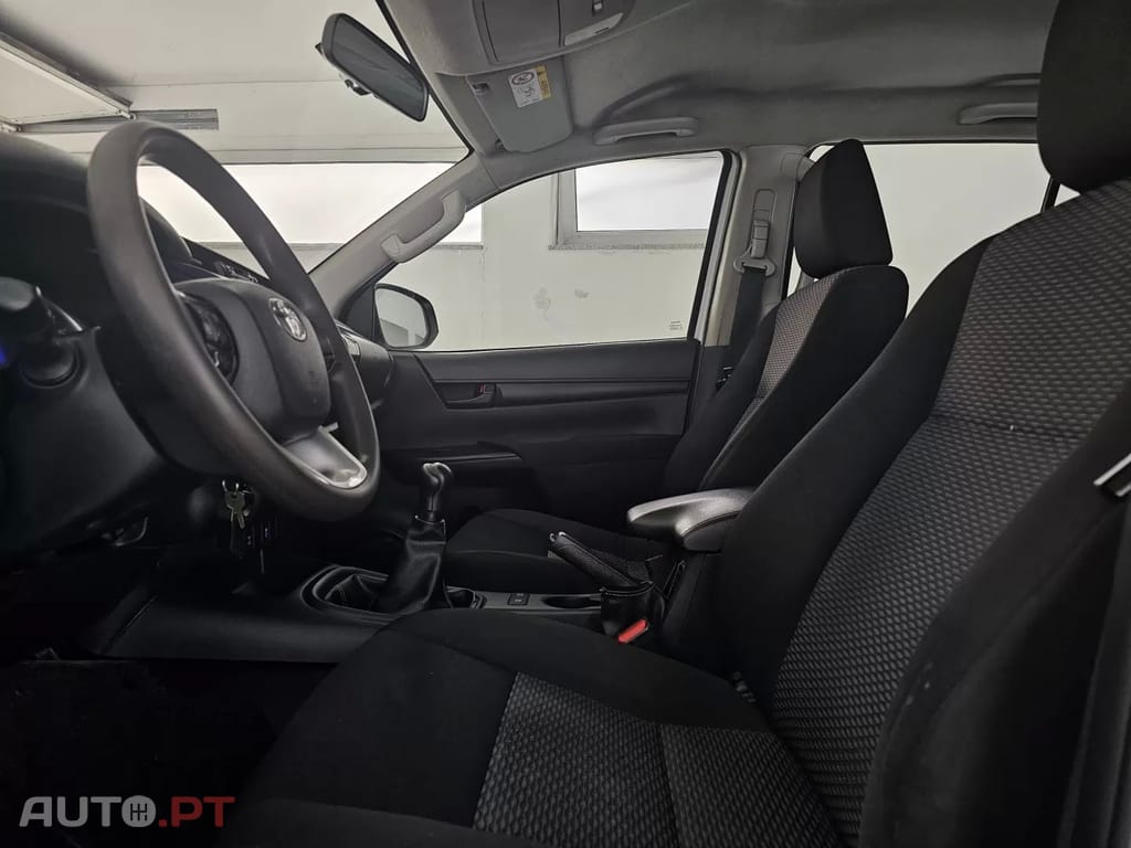 Toyota Hilux 2.4 D-4D 4WD CD CM