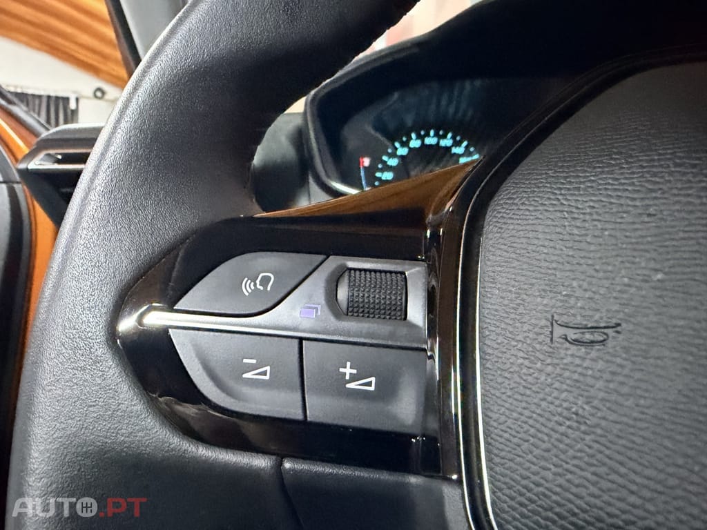 Peugeot E-2008 50 kWh Allure Pack