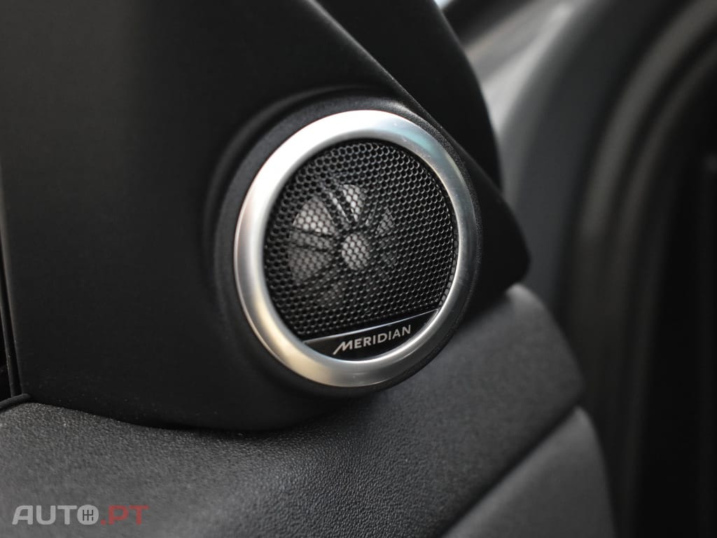 Land Rover Evoque 1.5 P300e AWD R-Dynamic SE Auto