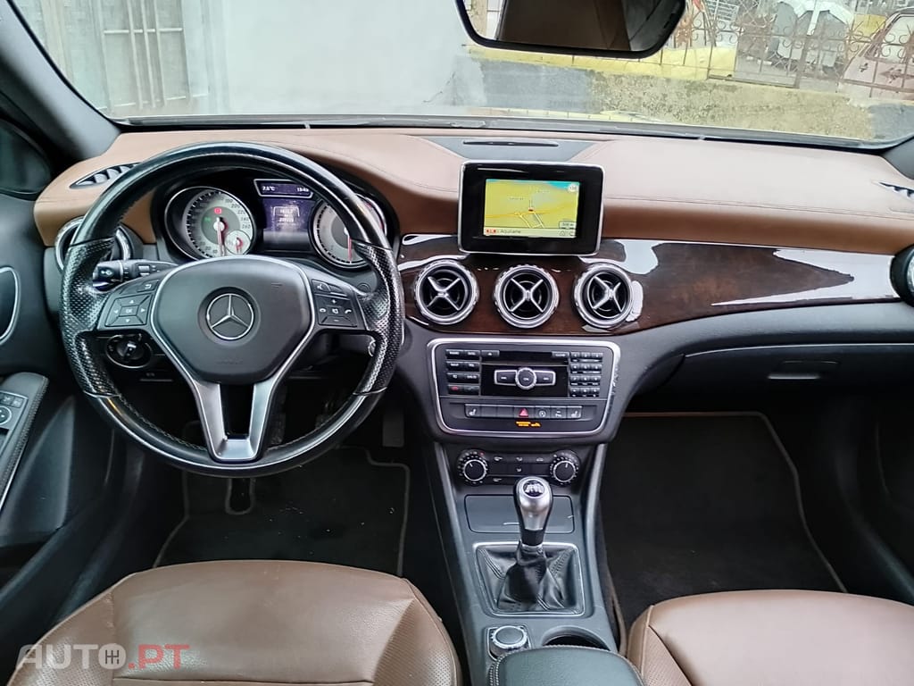 Mercedes-Benz GLA 180 pack amg