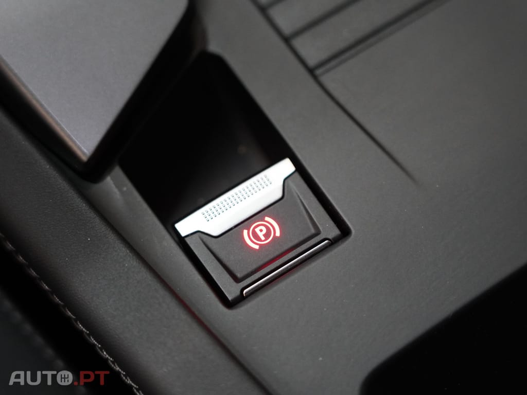Peugeot 408 1.2 PureTech Allure EAT8