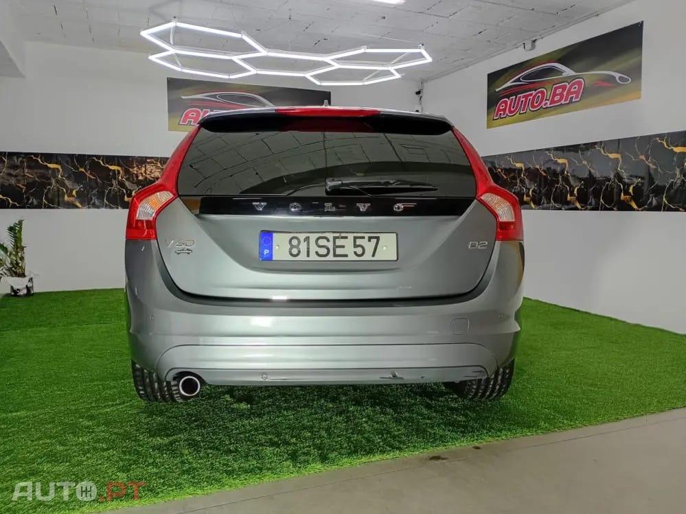 Volvo V60 2.0 D2 R-Design Momentum