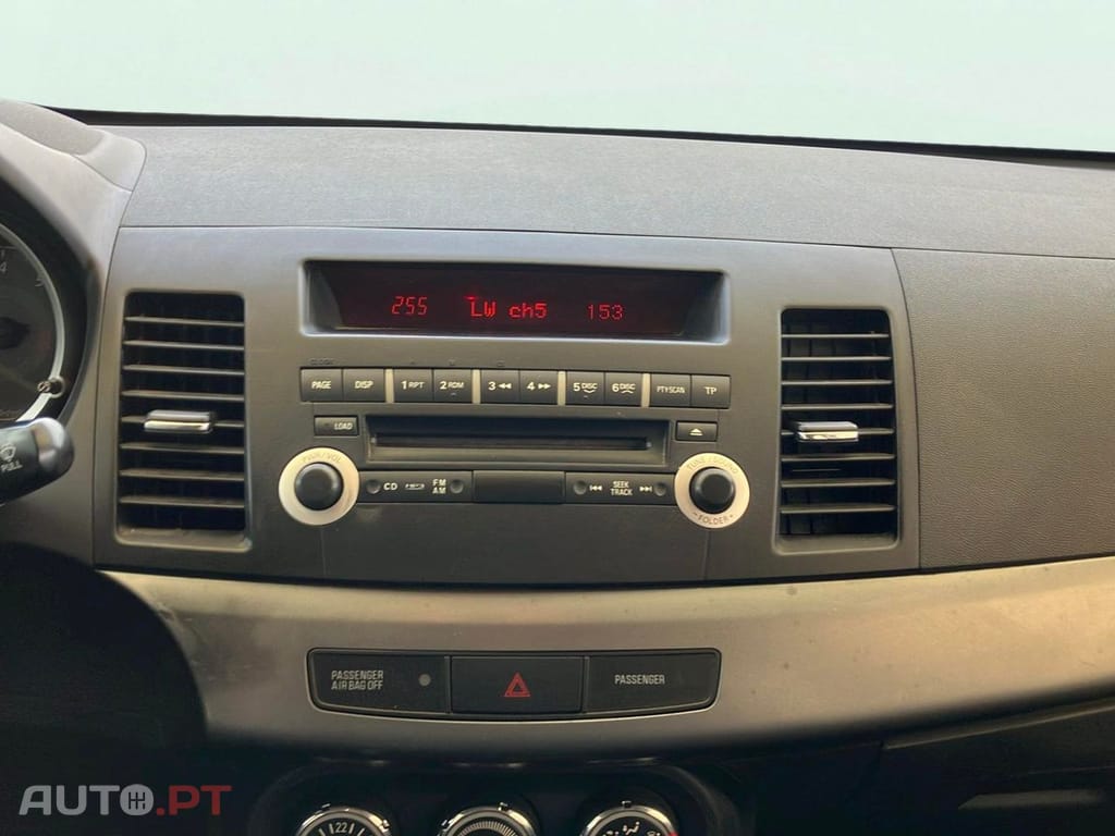 Mitsubishi Lancer 1.5 Invite