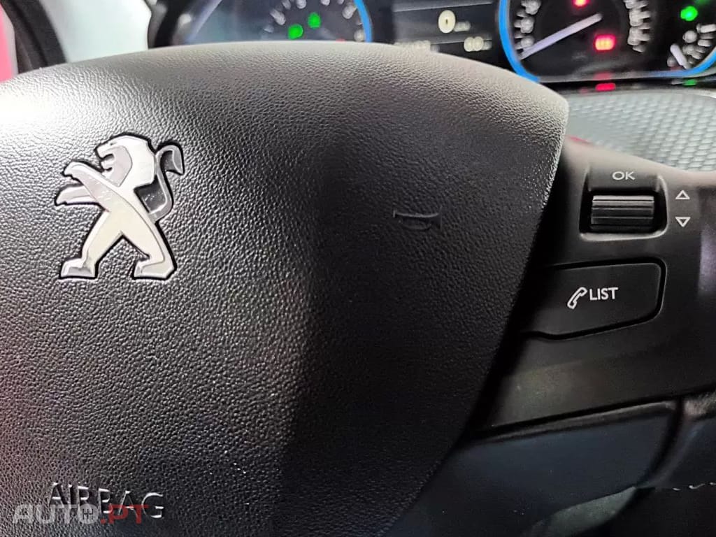 Peugeot 2008 1.2 PureTech Allure