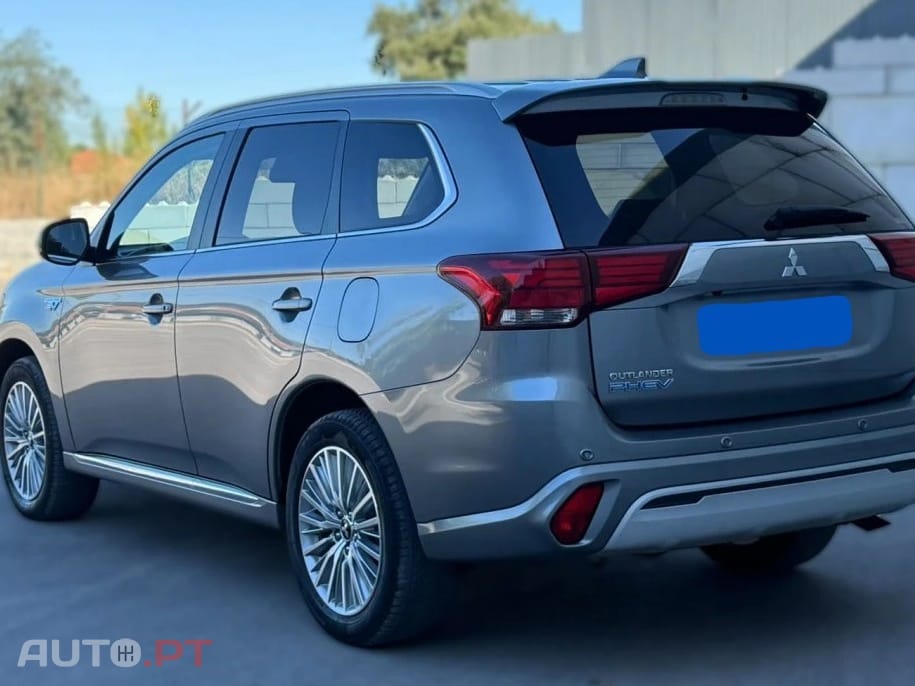 Mitsubishi Outlander 2.4L PHEV 4WD INTENSE