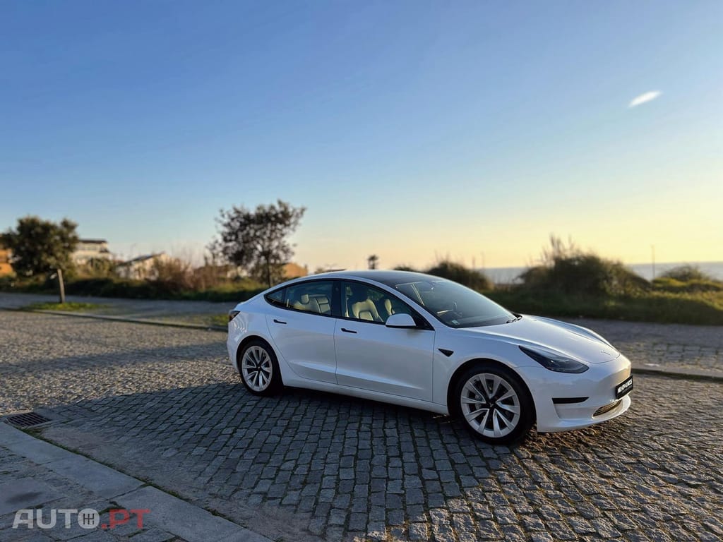 Tesla Model 3 Tração Traseira