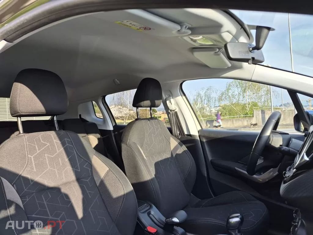 Peugeot 2008 1.2 PureTech Style