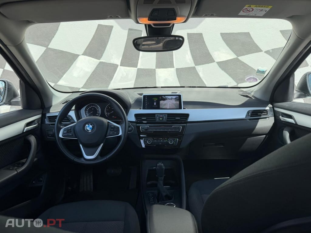 BMW X1 xDrive25e Advantage — fotografia 3