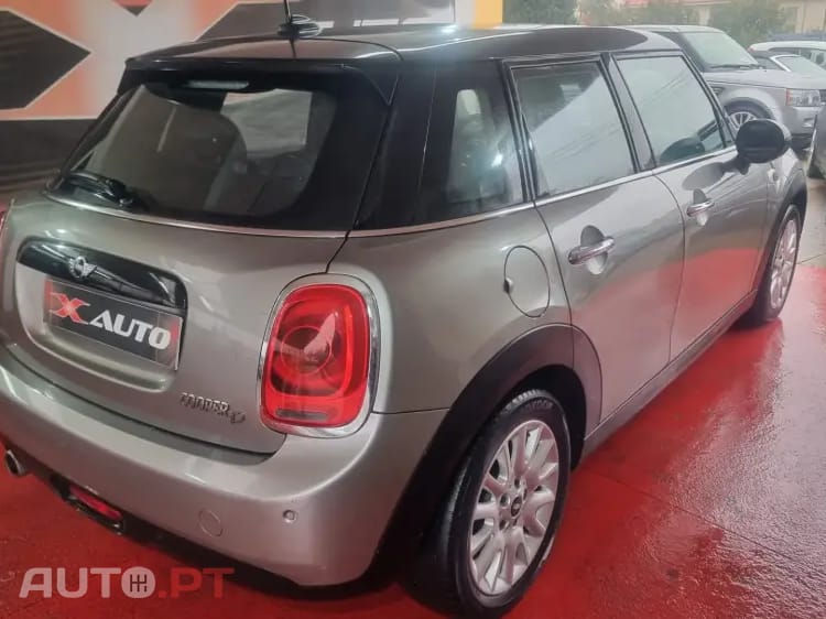 MINI Cooper Cooper D Auto