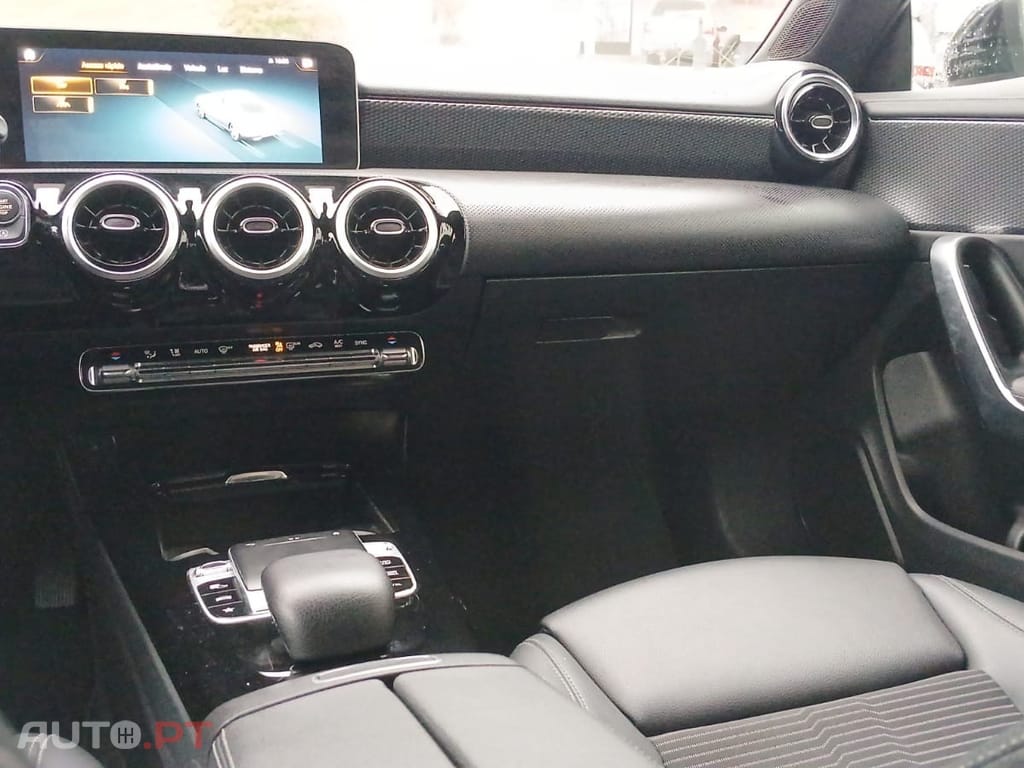 Mercedes-Benz CLA 180 Outro