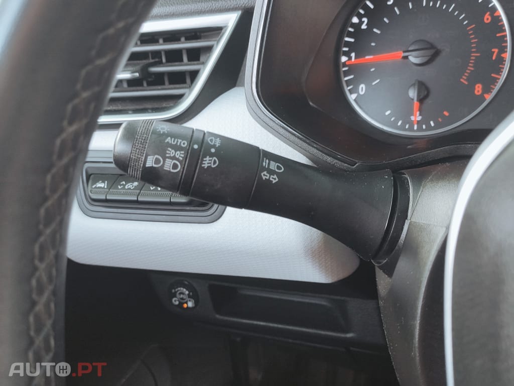 Renault Clio 1.0 TCe Limited Bi-Fuel — fotografia 11
