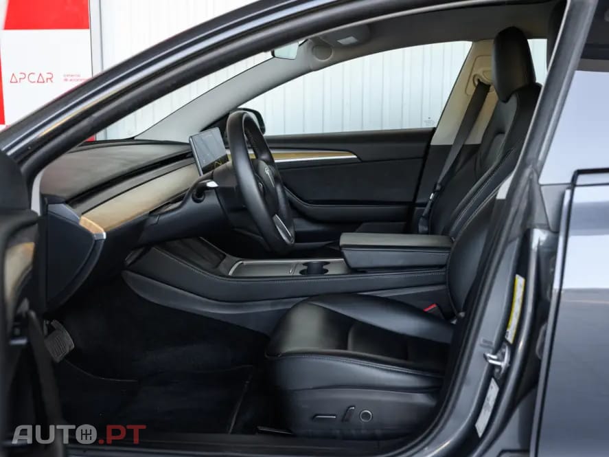 Tesla Model 3 Standard Range Plus RWD