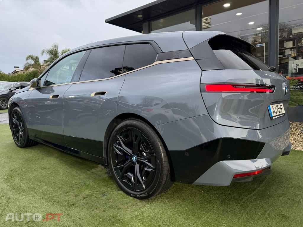 BMW iX xDrive 40 Pack Desportivo