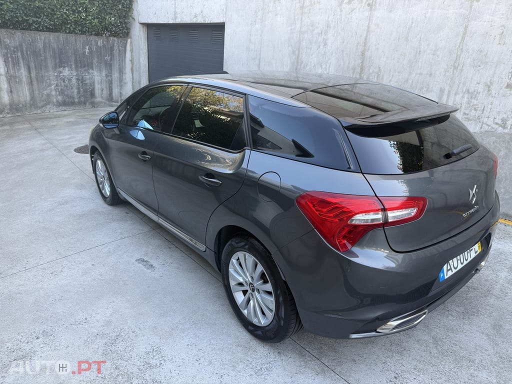 Citroen DS5 1.6 e-HDi Air. So Chic CMP6 112g