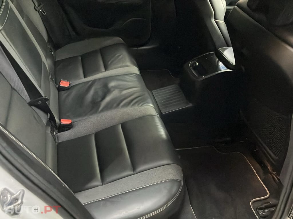 Volvo V60 2.0 T8 AWD TE R-Design