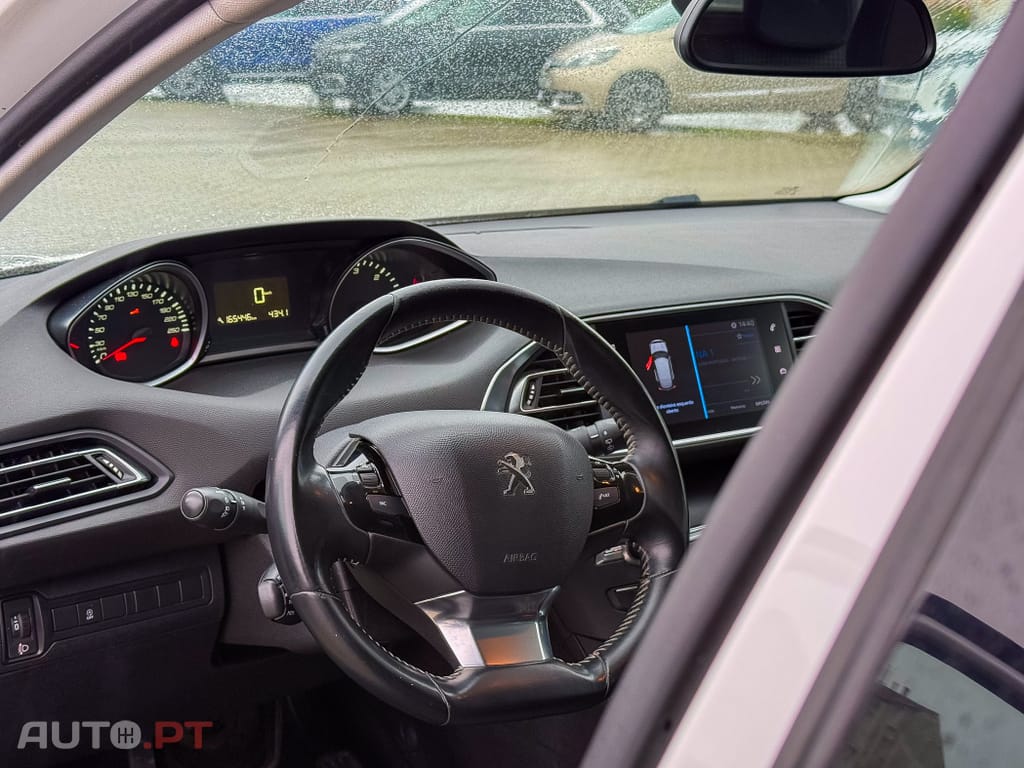 Peugeot 308 1.5 BlueHDi Business Line