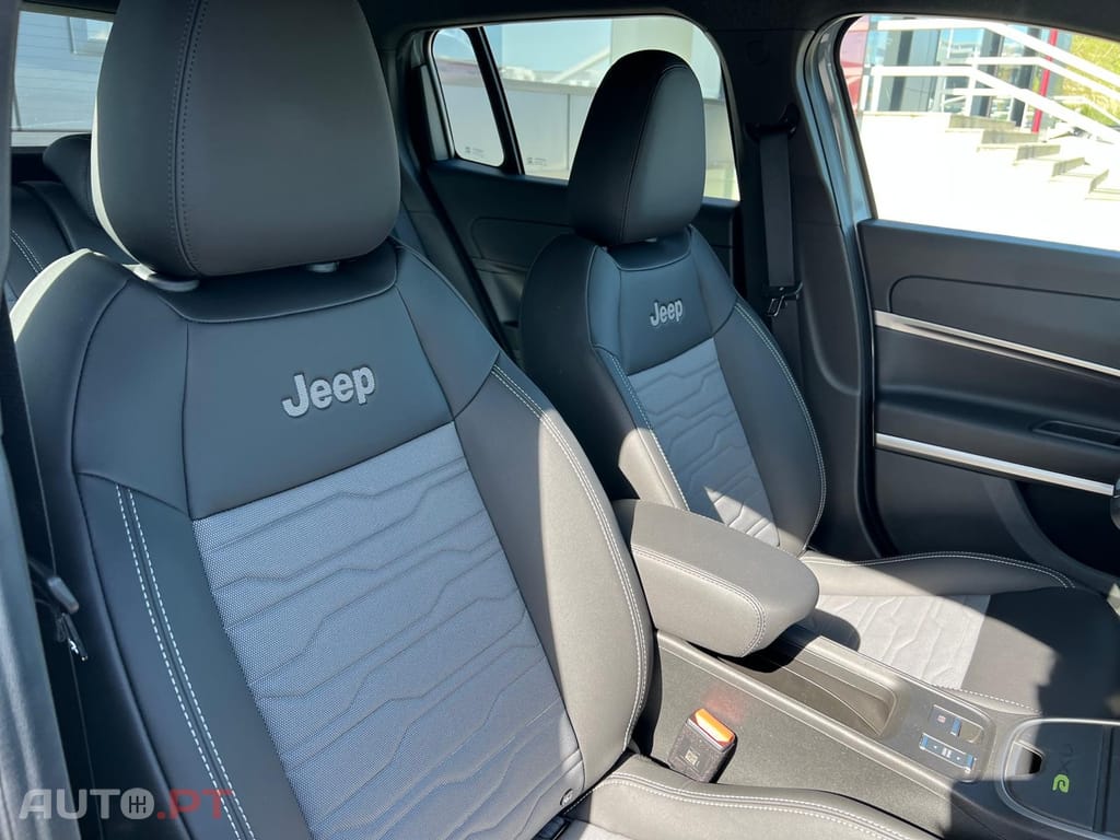 Jeep Avenger 1.2 4xe Hybrid eAWD Upland