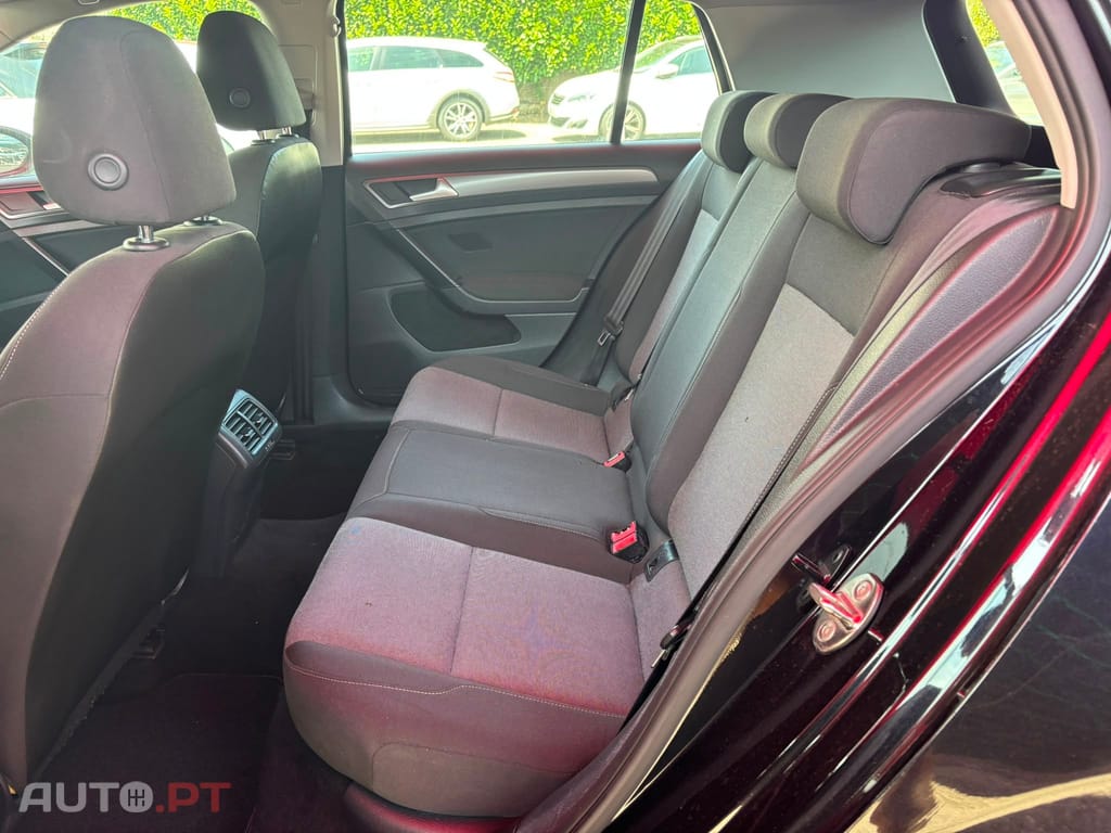 Volkswagen Golf 1.6 TDi BlueMotion Confortline