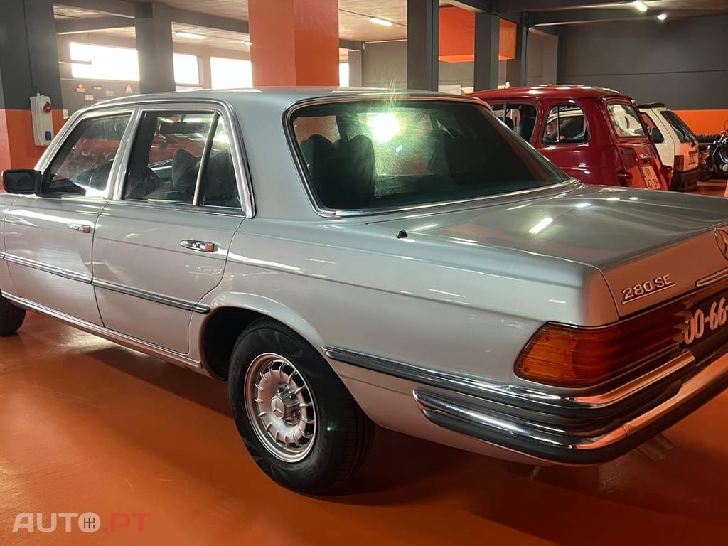 Mercedes-Benz 280 SE limousine