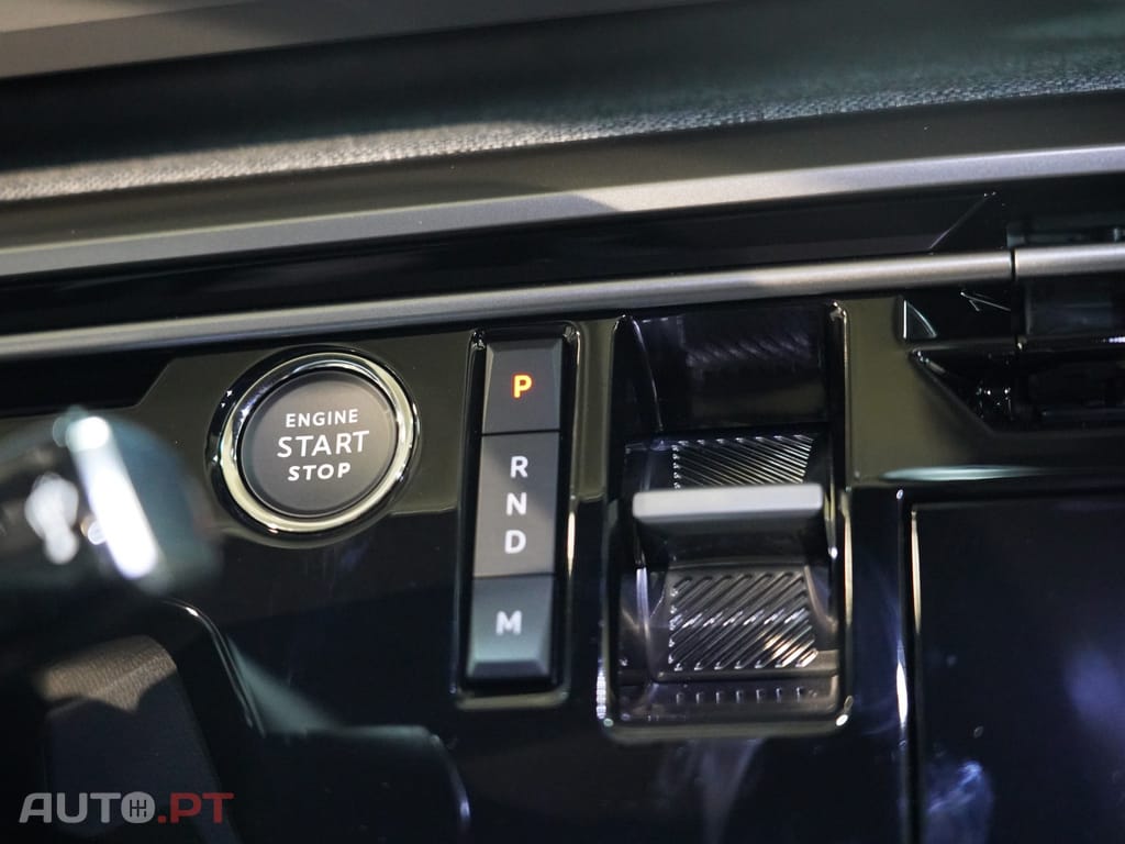 Peugeot 3008 1.2 Hybrid Allure e-DCS6