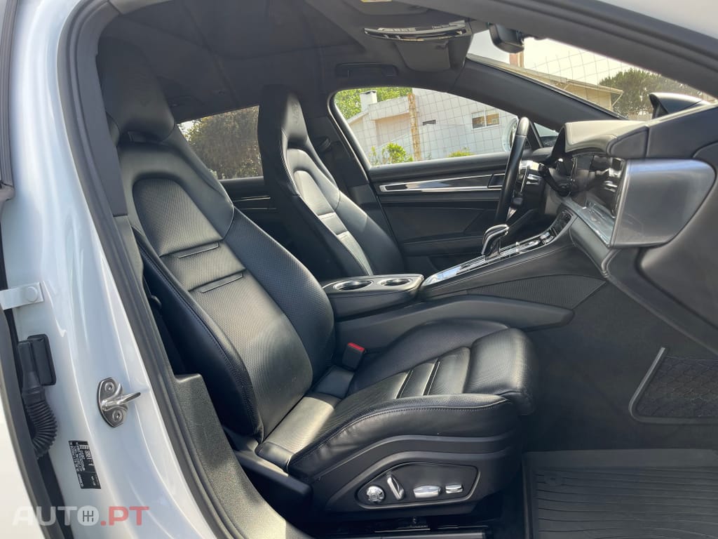 Porsche Panamera 4 E-Hybrid