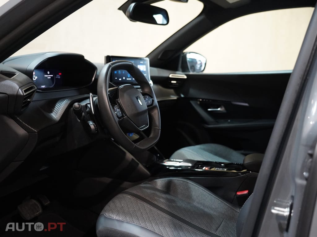 Peugeot 2008 1.2 Hybrid Allure e-DCS6