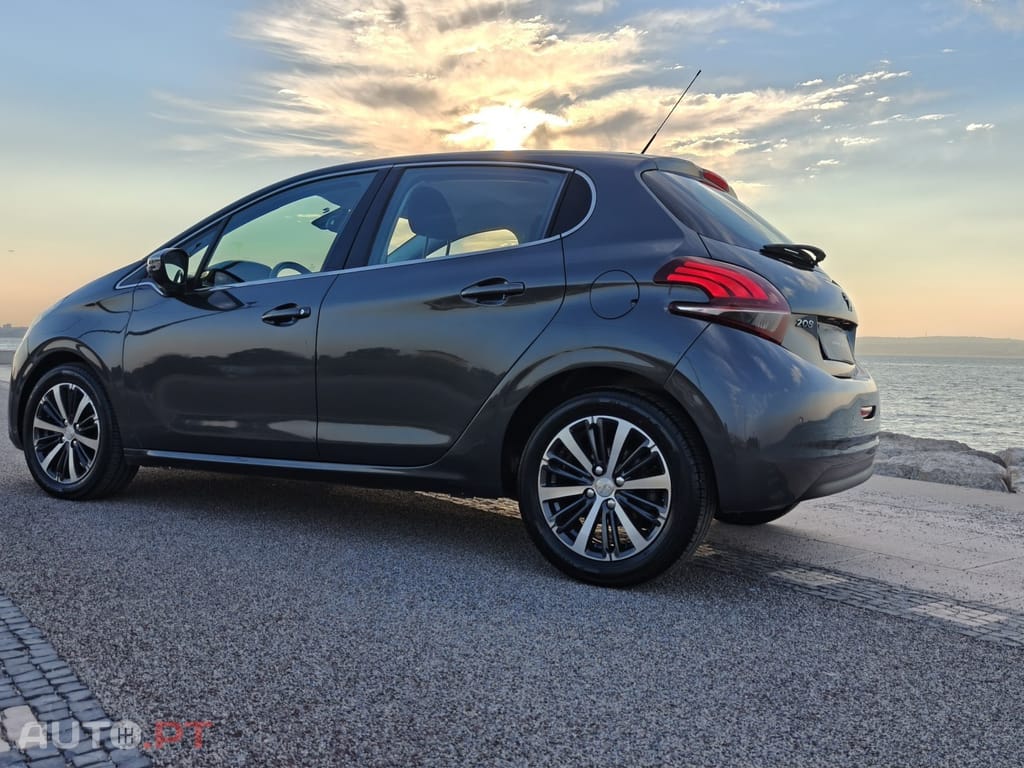 Peugeot 208 1.2 PureTech Allure EAT6
