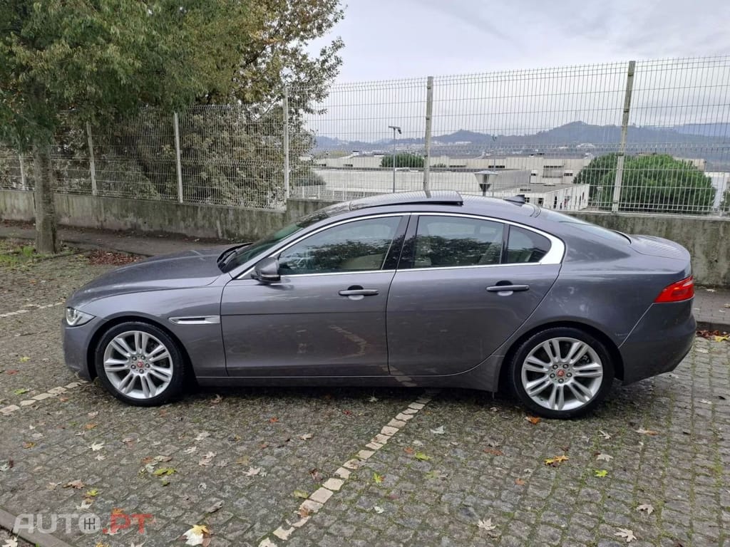 Jaguar XE 2.0 D Prestige Aut.