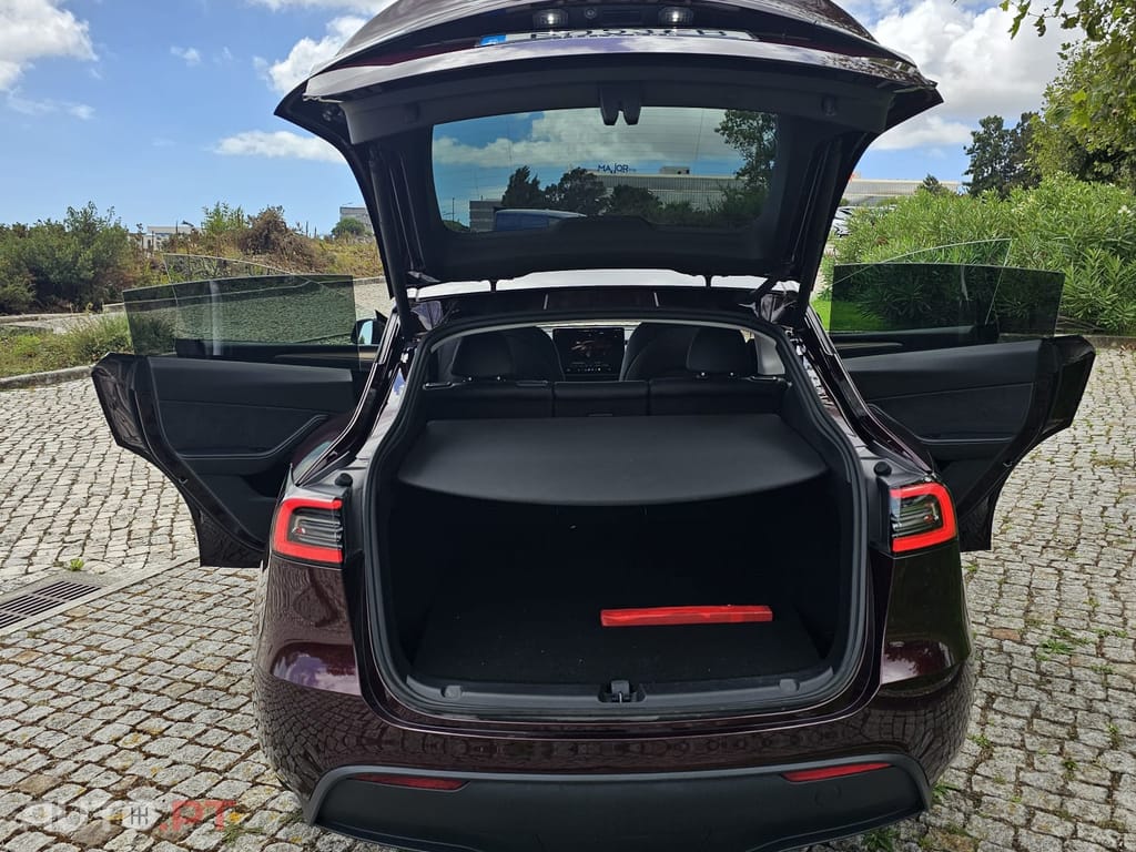 Tesla Model Y Long Range AWD