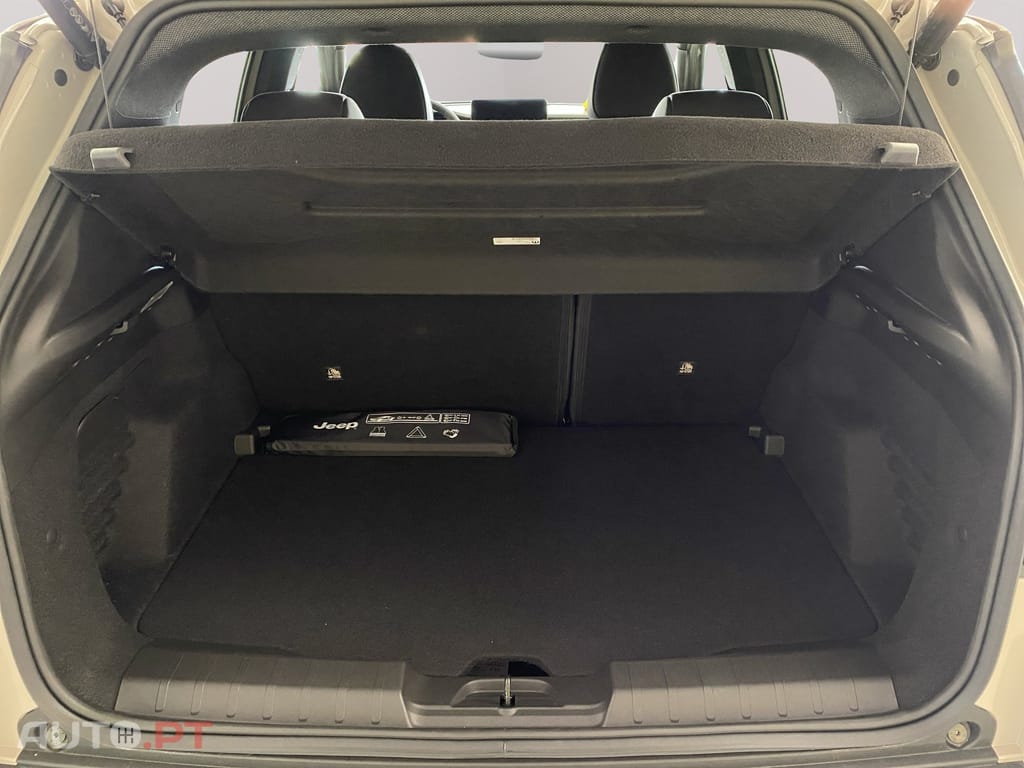 Jeep Avenger 1.2 e-Hybrid Black Edition DCT