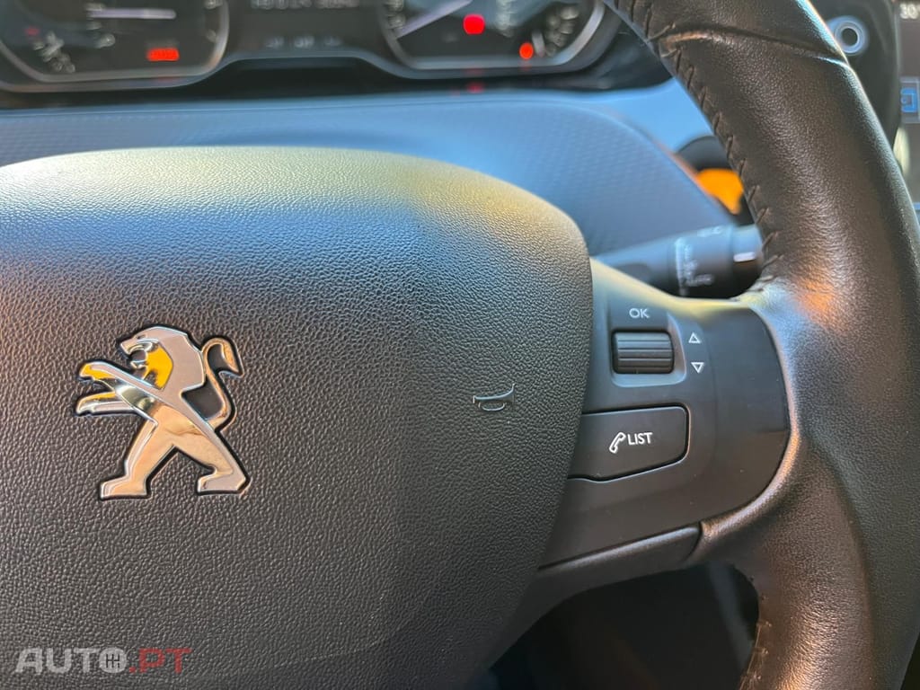 Peugeot 208  1.2 VTi Style