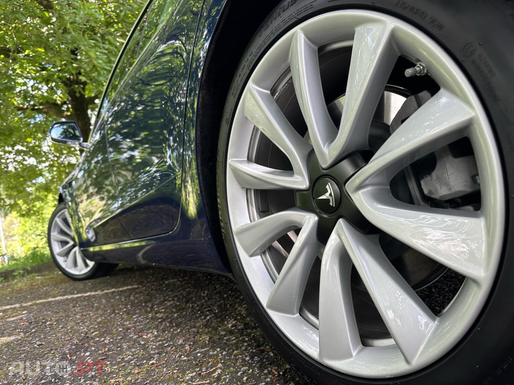 Tesla Model 3 Long-Range Dual Motor AWD