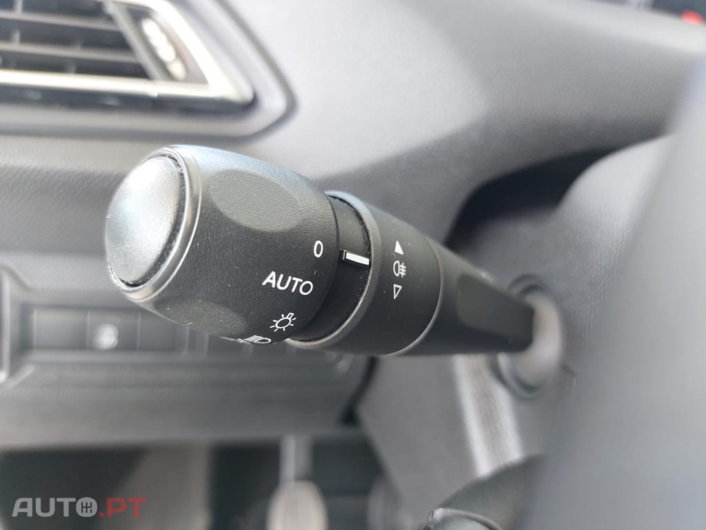 Peugeot 308 1.5 BlueHDi Business Line