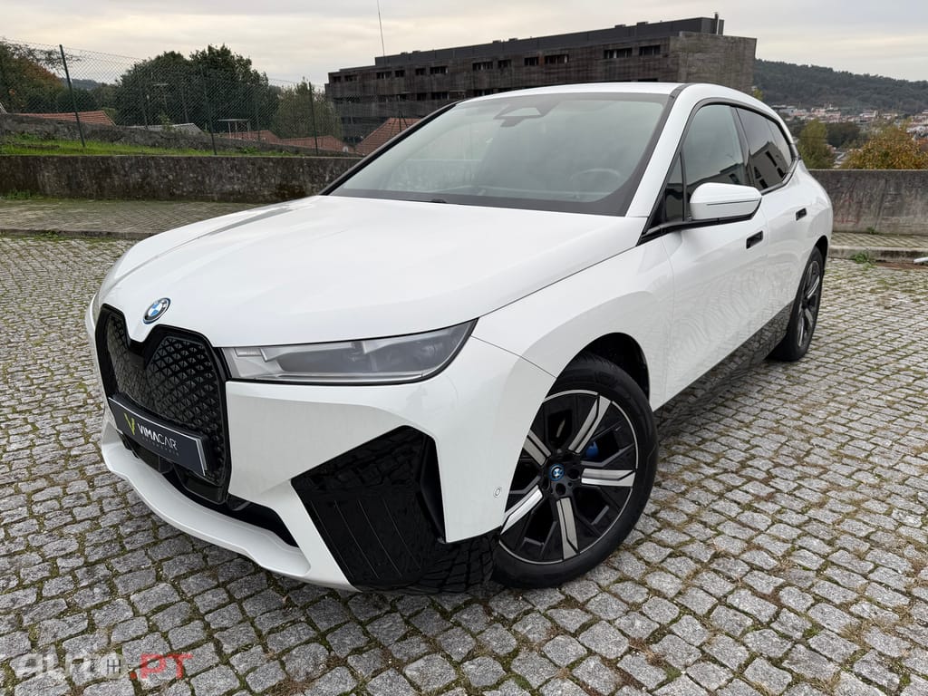 BMW iX xDrive 40 Pack Desportivo