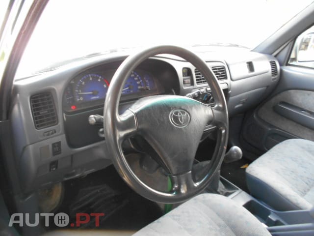 Toyota Hilux X-Cab 4x2 4Lugares