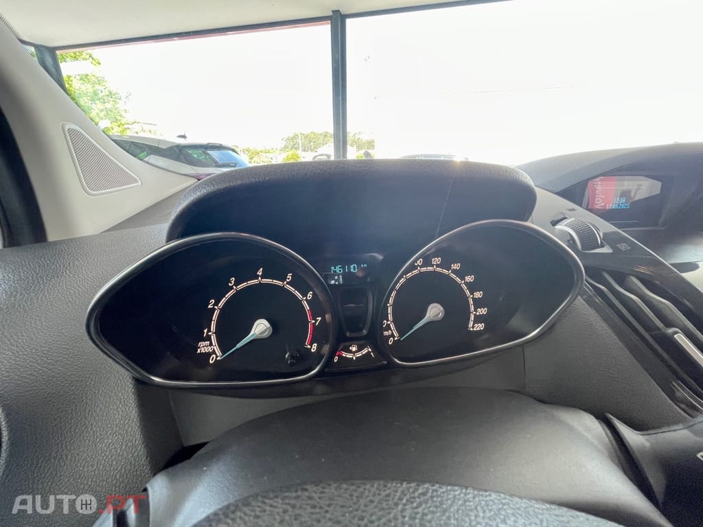 Ford Courier EcoBoost Titanium