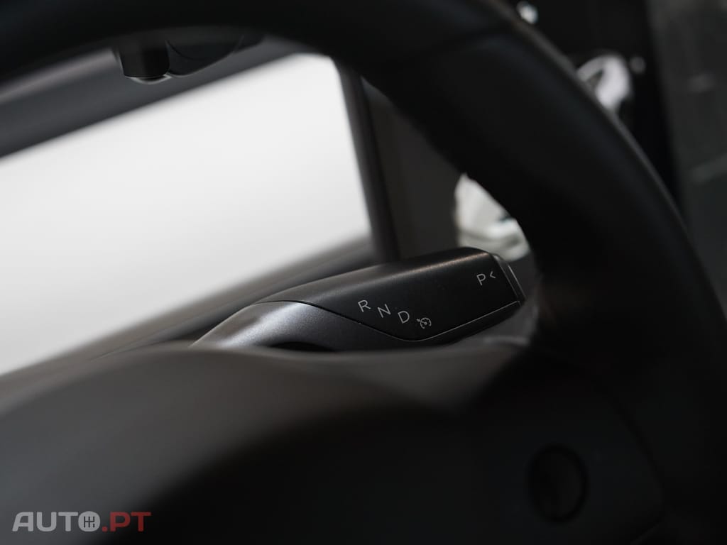 Tesla Model 3 Tração Traseira