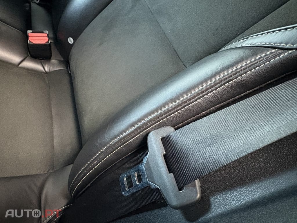 Volvo V40 2.0 D2 R-Design Momentum