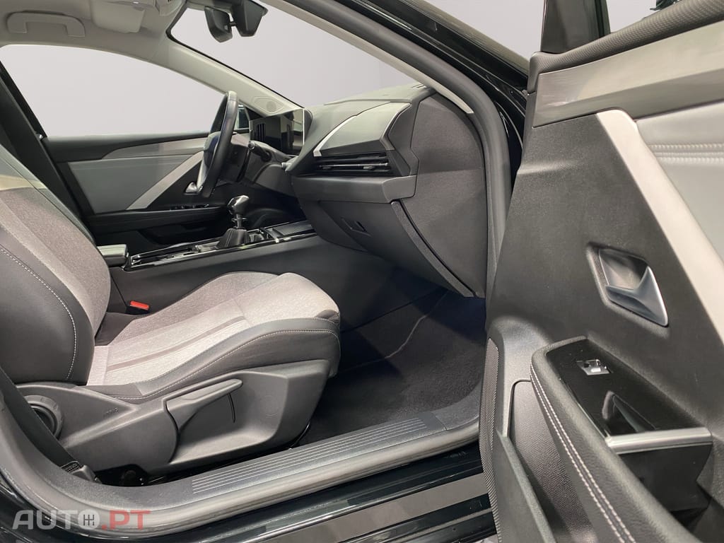 Opel Astra 1.2 T Elegance