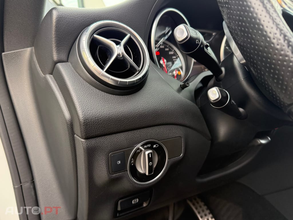 Mercedes-Benz CLA 220 d Shooting Brake AMG Line Aut.