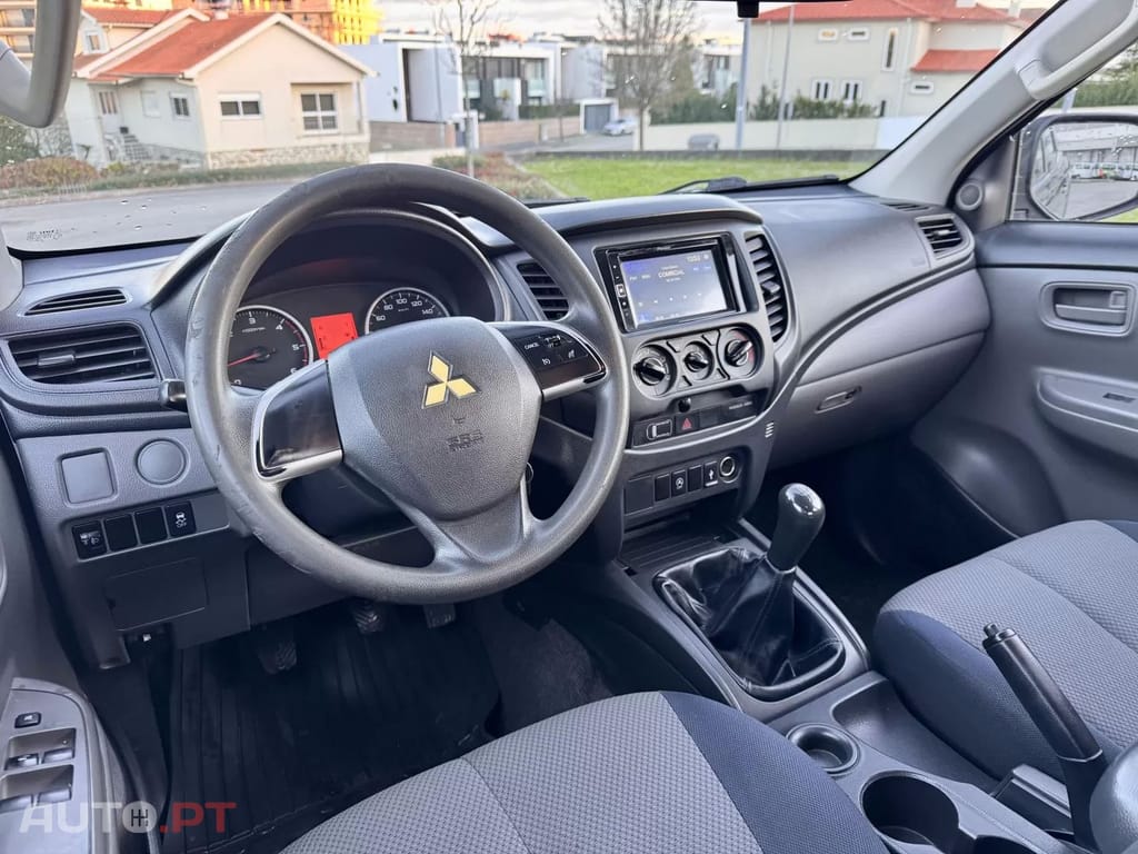 Mitsubishi L200  2.4 DI-D CD Invite 2WD