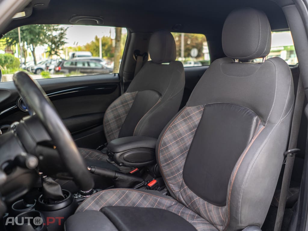 MINI Cooper Cooper D Auto