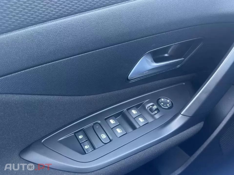 Peugeot E-308 54 kWh E-Style