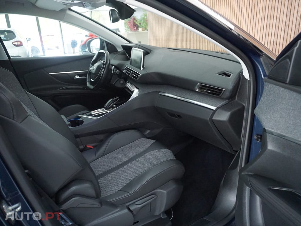 Peugeot 5008 1.2 PureTech Allure EAT8