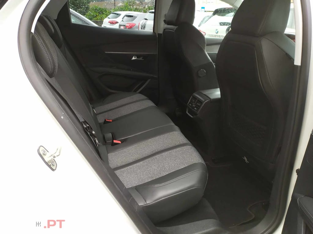 Peugeot 3008 1.5HDI 130 CV ALLURE