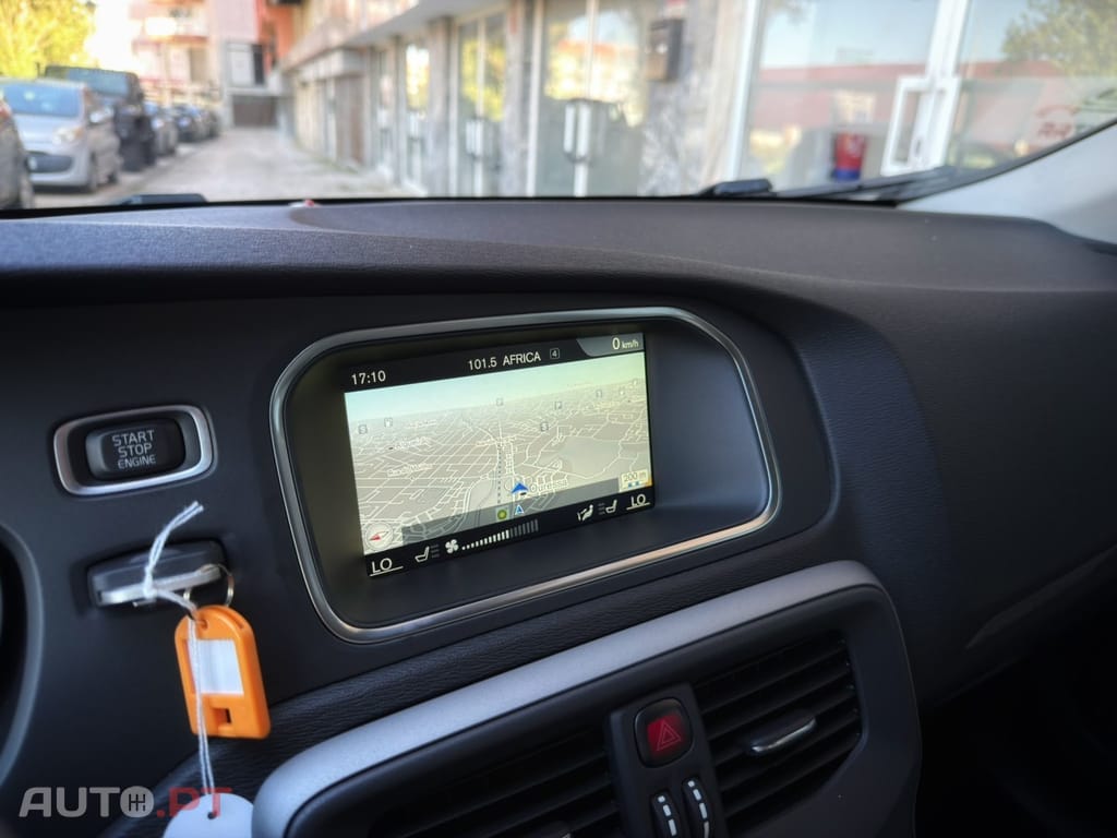 Volvo V40 Cross Country 1.6 D2 Momentum