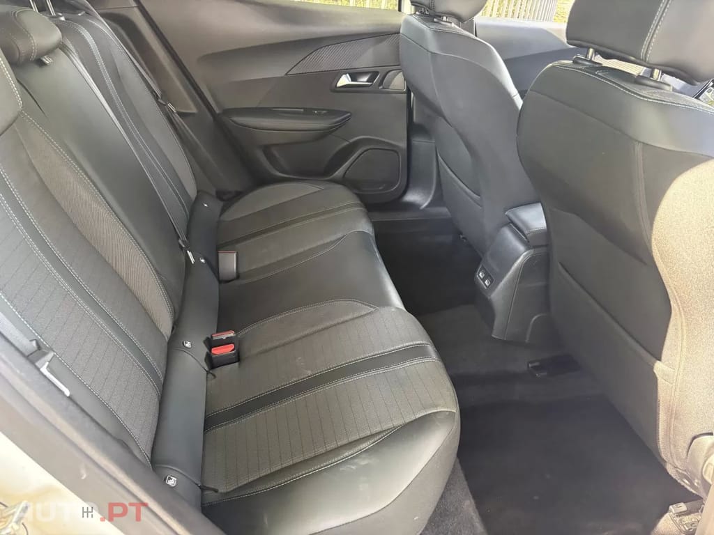 Peugeot 2008 1.2 PureTech Allure