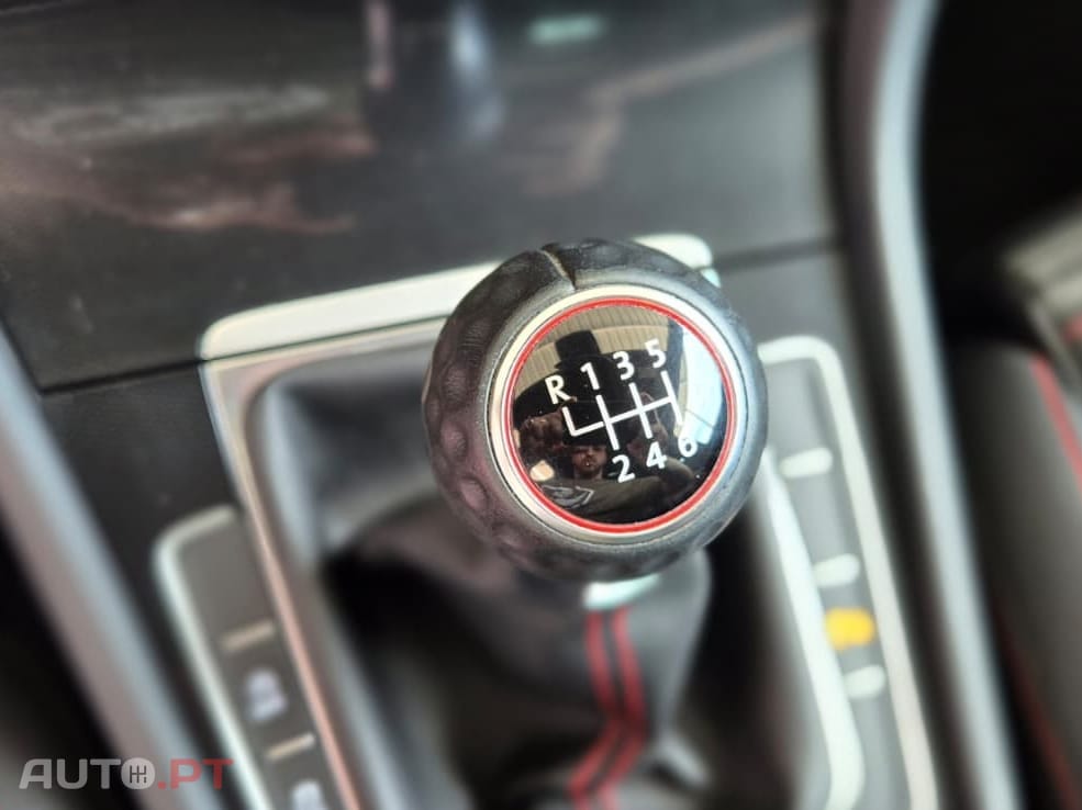 Volkswagen Golf 2.0 TSI GTI