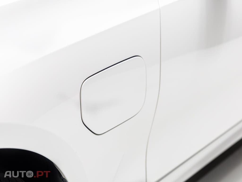 BMW 330 e Touring Pack Desportivo M Pro Auto