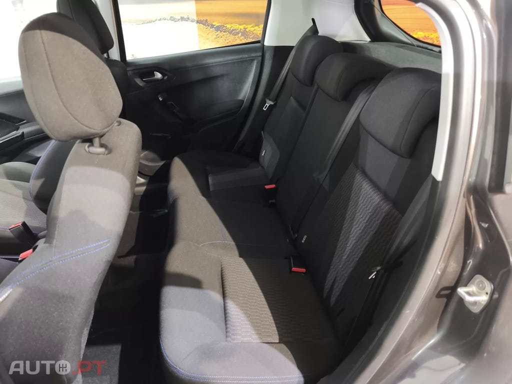 Peugeot 208 1.2 PureTech Signature